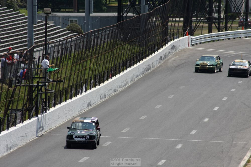 Illustration for article titled The 24 Hours Of LeMons New England 2009 Über Gallery, Part 1